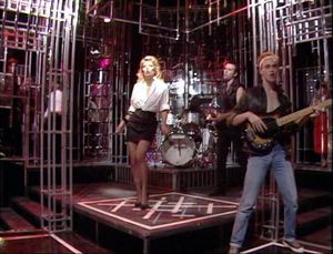 Kim Wilde: Love Blonde (Top Of The Pops - 2nd Performance)