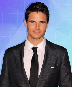 Robbie Amell