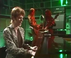David Bowie: Oh! You Pretty Things
