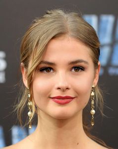 Stefanie Scott