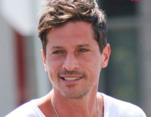 Simon Rex