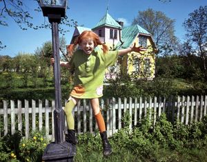 Pippi letar spöken och får besök av tjuvar 