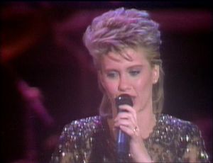 Olivia Newton-John: Let Me Be There (Live)