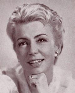 Elina Labourdette