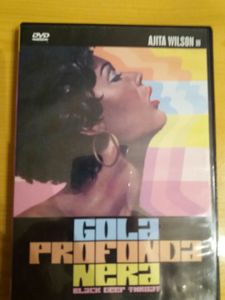 Gola profonda nera